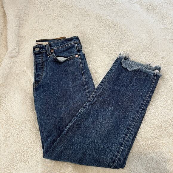 Levis Jeans Womens 24 Blue Wedgie Straight Raw Hem Mid Rise Denim Stretch Frayed - Picture 1 of 8